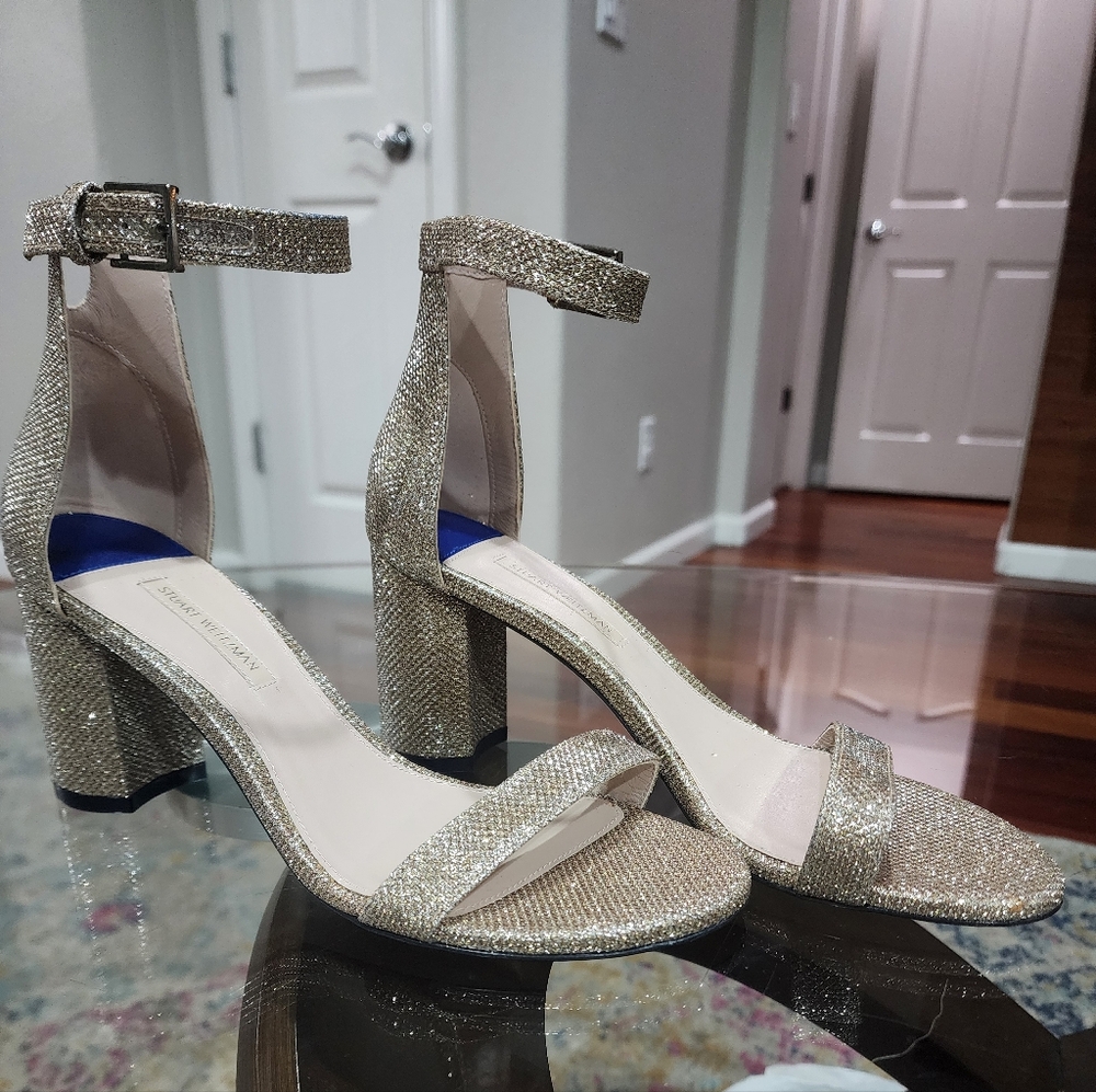 Stuart Weitzman = Elegant Gold Ankle Strap Heels